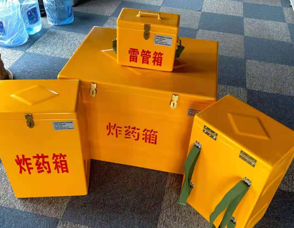 花溪不同环境下如何选择炸药箱雷管箱