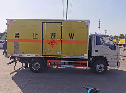 花溪爆破器材运输车工人安全操作规范与智能技术保障